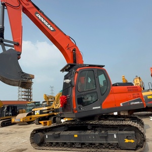 Excavatrice d'occasion Doosan DX225LC-9C à prix avantageux, 22 tonnes, hydraulique, sur chenilles, pour travaux de terrassement, en stock - Product Image 2