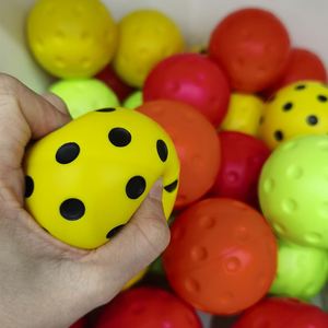 Balles de pickleball silencieuses de 74 mm approuvées par l'USAPA - Balles d'entraînement en mousse PU de qualité professionnelle |   Conception anti-bruit | Utilisation pour les tournois et l'entraînement - Product Image 1