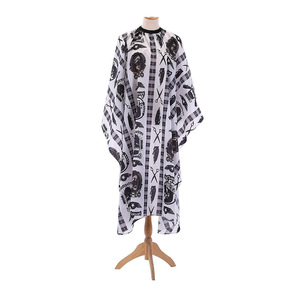 Capa de peluquería impermeable, antiestática, con estampado retro, color negro, para uso en barberías y salones de belleza - Product Image 5
