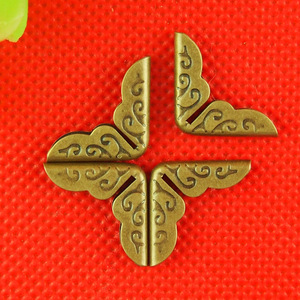 Qinggu Book <b>Corner</b> <b>Protector</b> 14mm Antique Bronze Embossed For 2mm Thick Books - Product Image 2