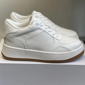 Chaussures décontractées pour femmes en cuir de haute qualité, sur mesure, rétro, antidérapantes, multicolores, chaussures décontractées basses personnalisées, chaussures de sport pour le yoga - Product Image 3