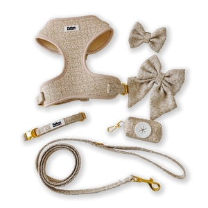 Set di Imbracatura per Cani di Lusso in Tweed Testurizzato Regolabile Senza Trazione con Fibbia in Metallo Dorato Imbottito Set con Papillon Sacchetto per Escrementi Collare e Guinzaglio - Product Image 1