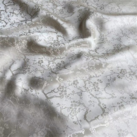 Chinois en gros populaire mûrier pure soie Jacquard tissu fleur de prunier couleur unie pour dame maison Textile Robe