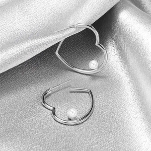 Eleganti Orecchini a Perno con Cuore in Finta Perla, Stile Coreano Minimalista, Gioielli da Donna alla Moda per Uso Quotidiano, Regalo Chic - Product Image 2