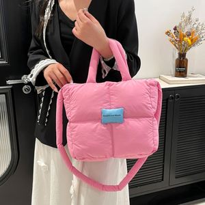 Sac à main matelassé imperméable de grande capacité personnalisé pour femmes, sac fourre-tout rembourré avec bandoulière pour l'été, l'automne et l'hiver - Product Image 5