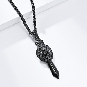 Collar gótico retro con cabeza de león y espada corta de acero de titanio para hombre, una cadena única para su suéter, disponible para dropshipping. - Product Image 4