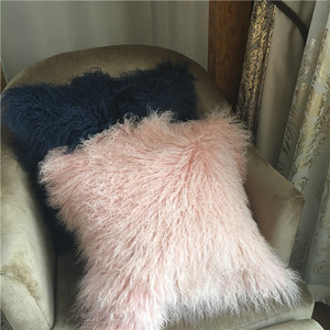 Bantal Hias Bulu Rambut Panjang - Product Image 3