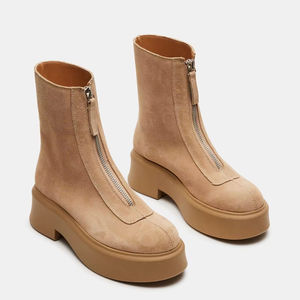 Bottines Chelsea pour femme en <span class=keywords><strong>daim</strong></span> noir à bout rond avec fermeture éclair latérale, plateforme et semelle épaisse, logo personnalisé, design de luxe - Product Image 1