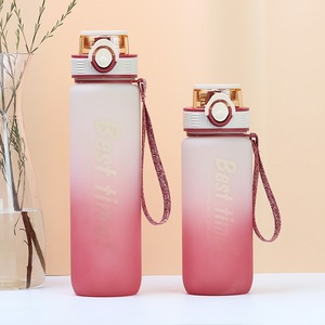 Borraccia in Plastica con Colore Sfumato: Bottiglia Portatile di Grande Capacità per Sport all'Aperto e Fitness - Product Image 3