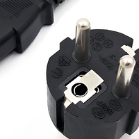 Europäischer 3-Pol Schuko-Stecker C13 Stromkabel T-förmig 2-polig 220V AC 10A für Computer Industrieausrüstung Haushaltsgeräte Außeneinsatz