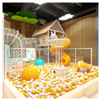 Équipement de jeu intérieur en bois personnalisé certifié CE pour enfants, destiné aux centres de divertissement familial commerciaux à Dubaï
