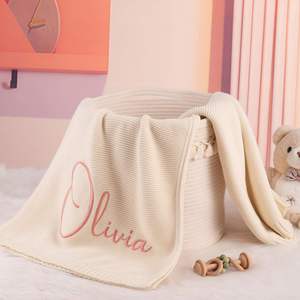 Couverture en tricot, couverture en coton personnalisée avec nom brodé pour poussette et décorations de chambre d'enfant, souvenir pour nouveau-né - Product Image 3