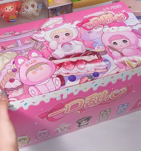 ตุ๊กตาซีรีส์ Mouthful Sweetheart แบบกล่องสุ่ม ของเล่นตุ๊กตาขนาดเล็ก ตุ๊กตาตั้งโชว์ธีมภาพยนตร์และทีวี ของสะสมสำหรับเด็กอายุ 14 ปีขึ้นไป - Product Image 1
