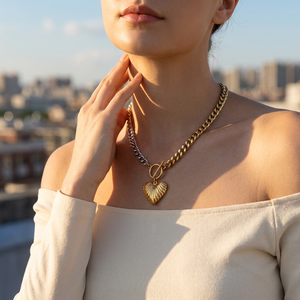 Collar YF5129 de Acero Inoxidable Pulido de Alta Calidad con Colgante de Corazón, Cadena Cubana de Dos Tonos, Cierre OT y Baño de Oro de 18k de Estilo Vintage - Product Image 4