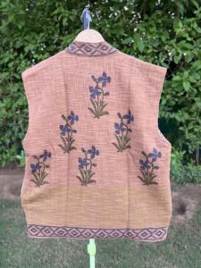 Chaleco de Algodón Hecho a Mano por Diseñadores para Mujer |   Chaqueta sin mangas de punto con estampado floral vintage |   Boutique Ecológica, Suave y Transpirable - Product Image 4