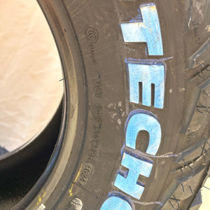 Neumáticos Radiales Sin Cámara para Camión, Nuevos, LT215/75R16 LT235/70R16 LT265/70R16 LT245/70R16 LT235/75R15 - Product Image 2