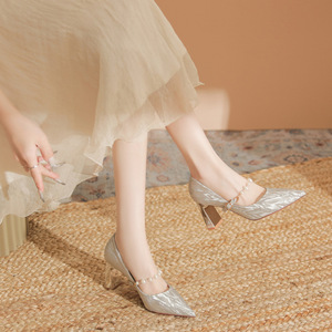 Escarpins à paillettes 7777-3 à bout pointu, talon carré, bride perlée, chaussures de mariée, talon haut, tendance mode, doublure satinée, couleur unie - Product Image 4