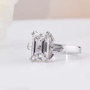 Emerald Cut Classics Design Lab-Grown Diamonds Anel 18k Ouro Três Pedra 4.5ct Diamante Anel