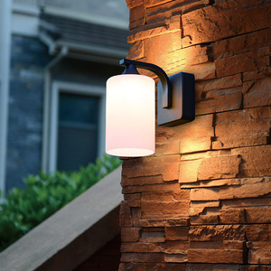 Lampada da Parete LED Moderna Avanguardista Quadrata in Alluminio IP65 Impermeabile 3000K Bianco Caldo per Uso Esterno in Giardino - Product Image 1