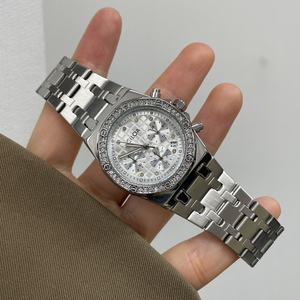 Montre pour femme CILOA personnalisable, argentée, sportive, simple, tendance, élégante, décontractée, de haute qualité, étanche, à quartz, en alliage, avec un motif papillon - Product Image 3