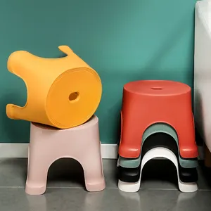 Taburete de pie de plástico antideslizante para niños, silla pequeña de estilo multicolor apilable, paquete de 2 piezas