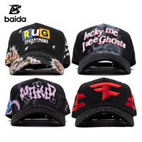 Sombrero G5 de 5 Paneles, Gorra de Béisbol de Gamuza con Logotipo Rojo Bordado y Detalles de Tachuelas, Patrón de Letras Deportivo Común