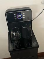 Distributeur d'eau vertical chaud à télécommande intelligent multifonctionnel pour la maison Nouveau bar à thé intelligent peut être placé sous le seau