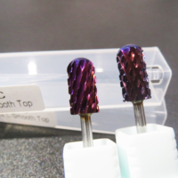 Forets à ongles professionnels 3XC, 4XC, 5XC en carbure violet arc-en-ciel de 3/32 po pour la vente en gros, idéaux pour les salons de manucure et les boutiques.