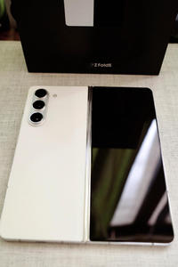 Smartphone <span class=keywords><strong>ZFold5</strong></span> 5G de haute qualité, non ouvert, grand écran, prix bas, vente en gros, téléphone portable pliable d'occasion, non réparé - Product Image 5