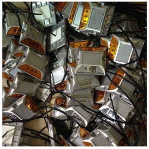 Bán buôn fangduokeji XTB-24 Hoạt động đường Stud đường hầm giao thông cơ sở nhôm LED ánh sáng quy nạp cảnh báo 360 Cone phong cách - Product Image 5