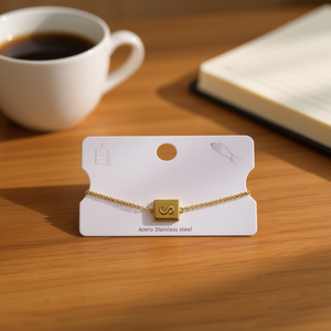 Bracciale Angelina in Acciaio Inossidabile Placcato Oro con Charm a Lettera S, Gioiello Minimalista Unisex - Product Image 2