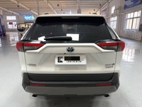 Bon prix pour une voiture d'occasion en bon état Toyota RAV4 2022 2.5L Hybride E-CVT 2WD Édition Elite avec toit ouvrant SUV en stock