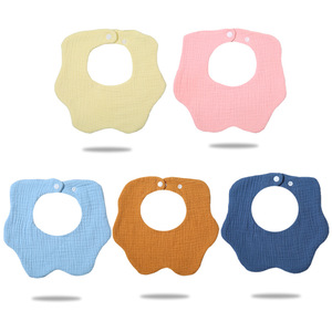Bavoirs pour bébé triangulaires à <span class=keywords><strong>double</strong></span> couche froissés avec fermeture à bouton, antibactériens, écologiques, en élasthanne/polyester, lavables - Product Image 2