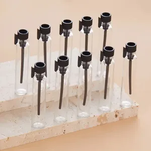 Flacons d'échantillon de parfum en verre personnalisés de 0.5ml 1ml 2ml 3ml 5ml mini tubes en verre avec bâton en plastique