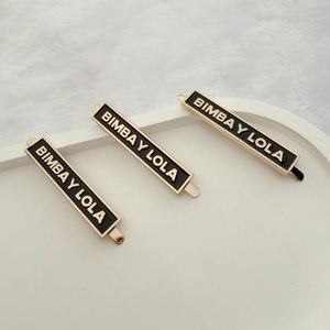 Étiquettes métalliques de haute qualité pour sacs à main et vêtements, logos de créateurs élégants - Product Image 3