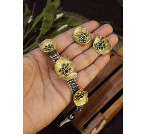 Hasli Collier Chokar Set Belle Couleur Différente Traditionnelle Et Ethnique Porter Élégant Finition Lisse Look Élégant - Product Image 3