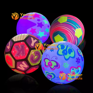 Đồ Chơi <span class=keywords><strong>Led</strong></span> Cho Trẻ Em Bán Trực Tiếp Từ Nhà Máy Bóng Bật Sáng Bật Sáng Bóng Bơm Hơi Bóng Đá Bóng Tung Hứng Phát Sáng Ngoài Trời - Product Image 1