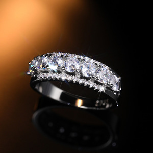 Bague d'index en zircon pavé pour femme, bijou de doigt tendance et à la mode - Product Image 1