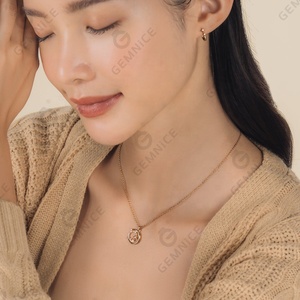 Collana con Pendente Luna e Stella Cosmica in Argento Sterling 925 Placcato Oro 14k con Zirconi Bianchi Gemnel Luxury - Product Image 2