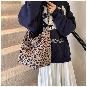 Bolso de hombro con estampado de leopardo de estilo europeo y americano, estampado personalizado, súper llamativo al salir - Product Image 6