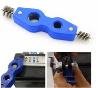 Brosse 4-en-1 pour nettoyer les bornes de batterie de voiture, outil de récurage en fil d'acier pour le nettoyage anti-corrosion des bornes de batterie automobile