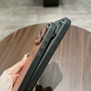 Fundas Magnéticas de Lujo para Teléfono Móvil con Diseño Retro de Hoja de Arce en Cuero para <span class=keywords><strong>iPhone</strong></span> 17 Air 16 15 <span class=keywords><strong>14</strong></span> 13 12 11 <span class=keywords><strong>Pro</strong></span> Max Plus - Product Image 5