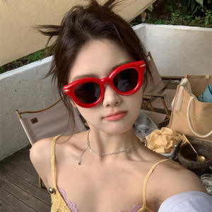 Lunettes de soleil femme Yang Mi la même mode version coréenne de simple ins lunettes de soleil rouges niche chic <span class=keywords><strong>Spice</strong></span> girl lunettes marée - Product Image 1