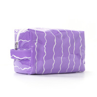 Pochette cosmétique en PVC à rayures ondulées brillantes, imperméable, à rayures bonbon, trousse de maquillage, organiseur de toilette de voyage avec poignée