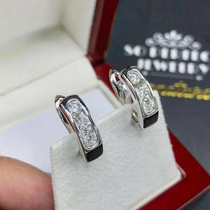 Orecchini a Cerchio Bice in Argento 925 Placcato Rodio con Cristalli, Design Minimalista per Uso Quotidiano, Unisex - Product Image 4