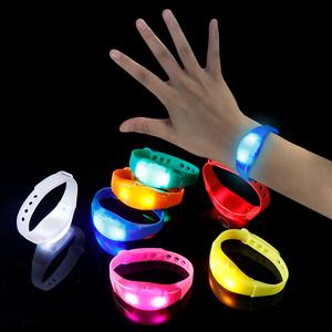 Braccialetti da polso luminosi a LED luminosi con braccialetti da concerto Festival LOGO personalizzato Glow in Dark LED polsino - Product Image 2