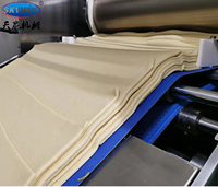 Machine à laminage continu de pâte avec système d'arrosage pour la production de biscuits soda et de biscuits en forme de panda