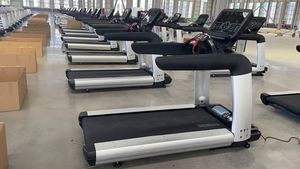 Tapis roulant AC pour entraînement cardio, machine de course robuste, tapis roulant électrique professionnel et commercial pour salle de sport - Product Image 6