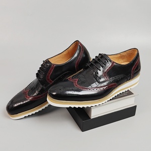 Chaussures Brogue italiennes faites à la main avec logo personnalisé gravé, design bicolore, confortables et légères en cuir véritable pour l'automne, style business décontracté - Product Image 2