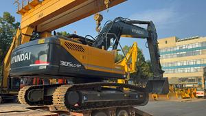 Excavatrice sur chenilles Hyundai 305LC 9T jaune, hydraulique, pour travaux de construction, machine lourde sur chenilles - Product Image 4